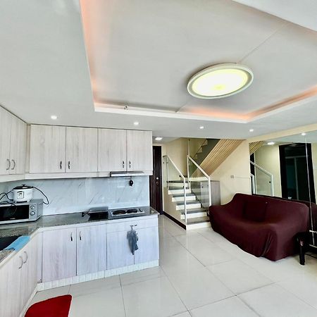 2 Bedroom Condo Unit With City And Mountain View Cebu Buitenkant foto