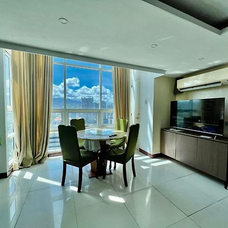 2 Bedroom Condo Unit With City And Mountain View Cebu Buitenkant foto