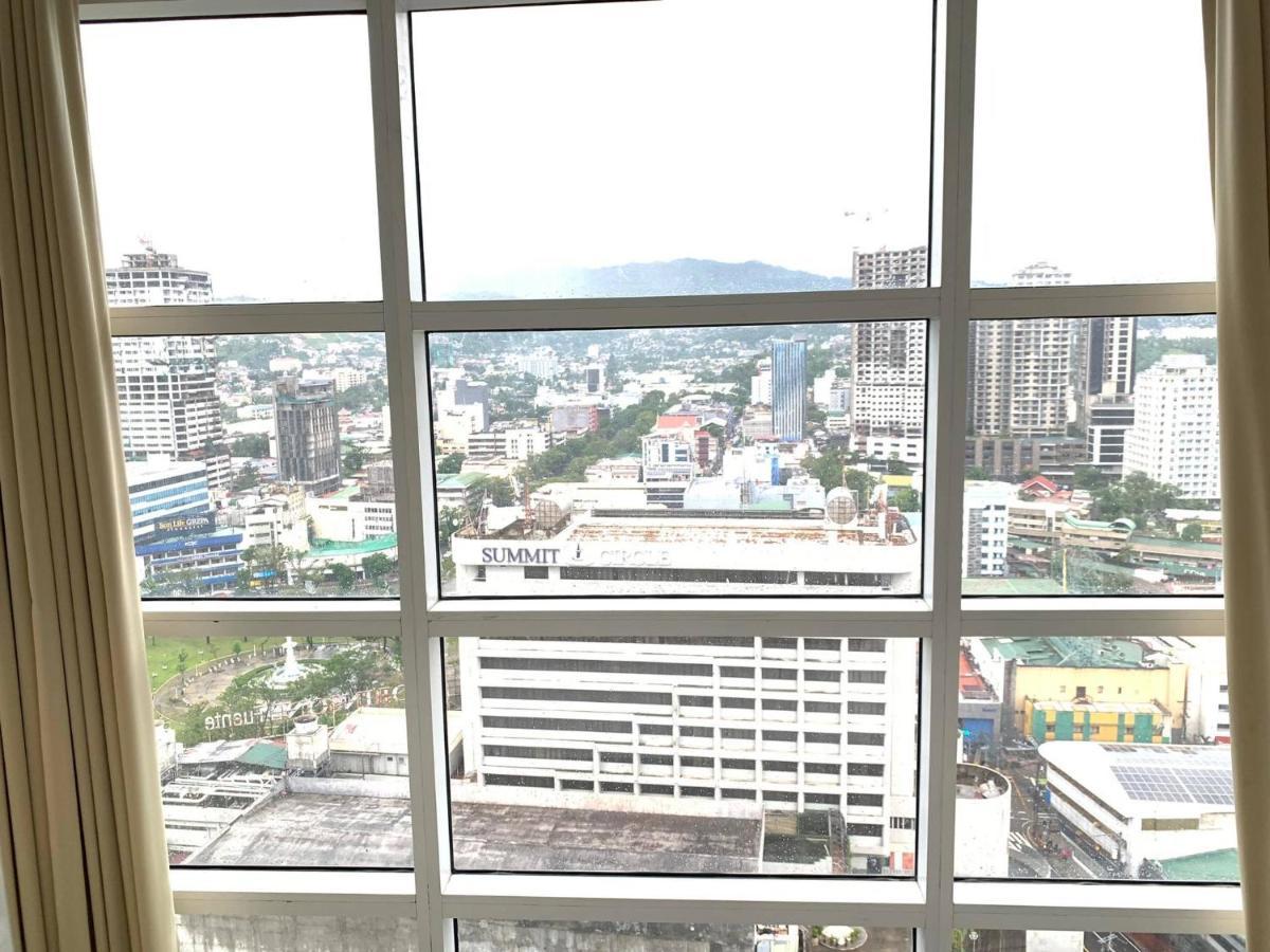 2 Bedroom Condo Unit With City And Mountain View Cebu Buitenkant foto