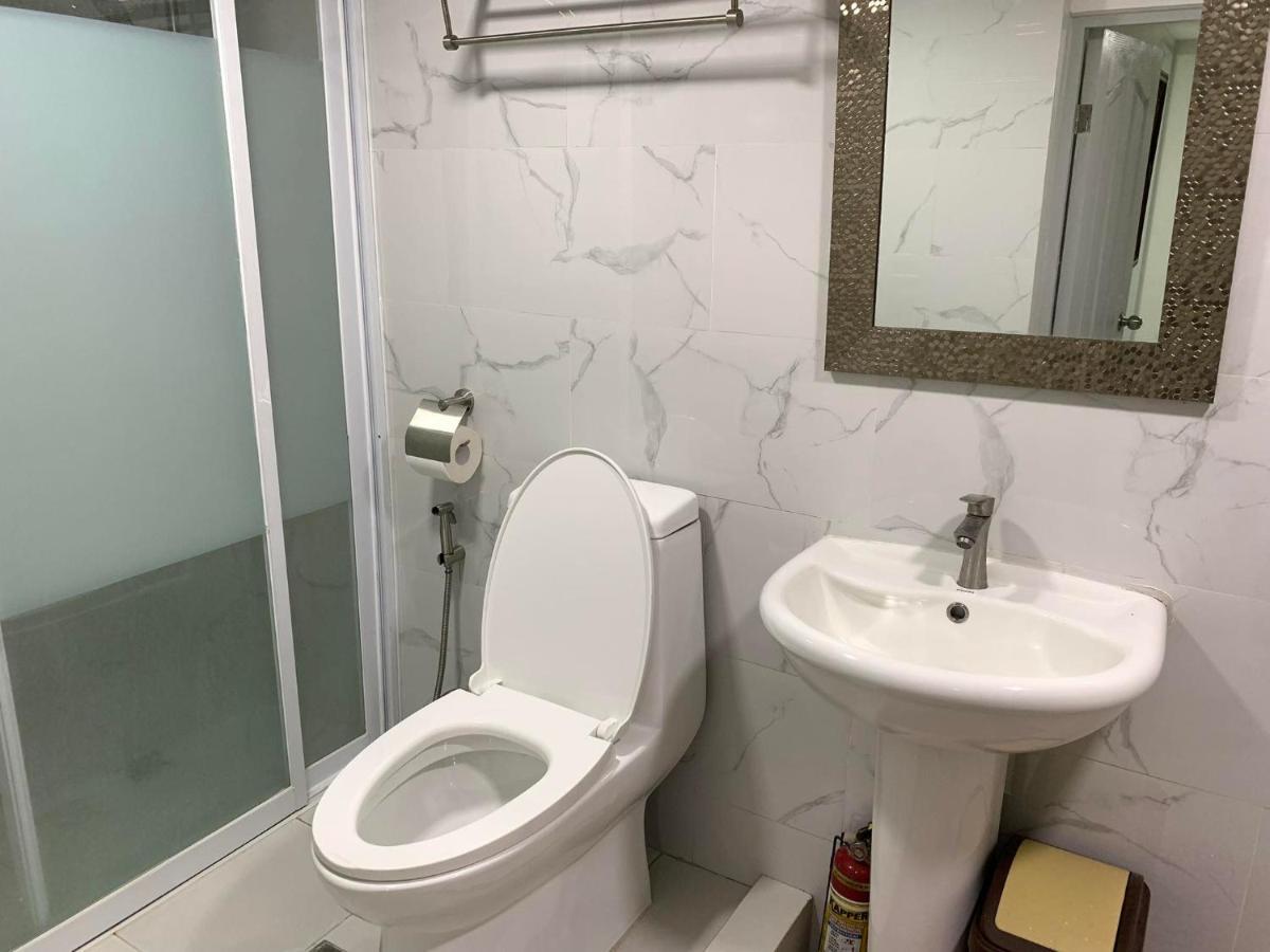 2 Bedroom Condo Unit With City And Mountain View Cebu Buitenkant foto