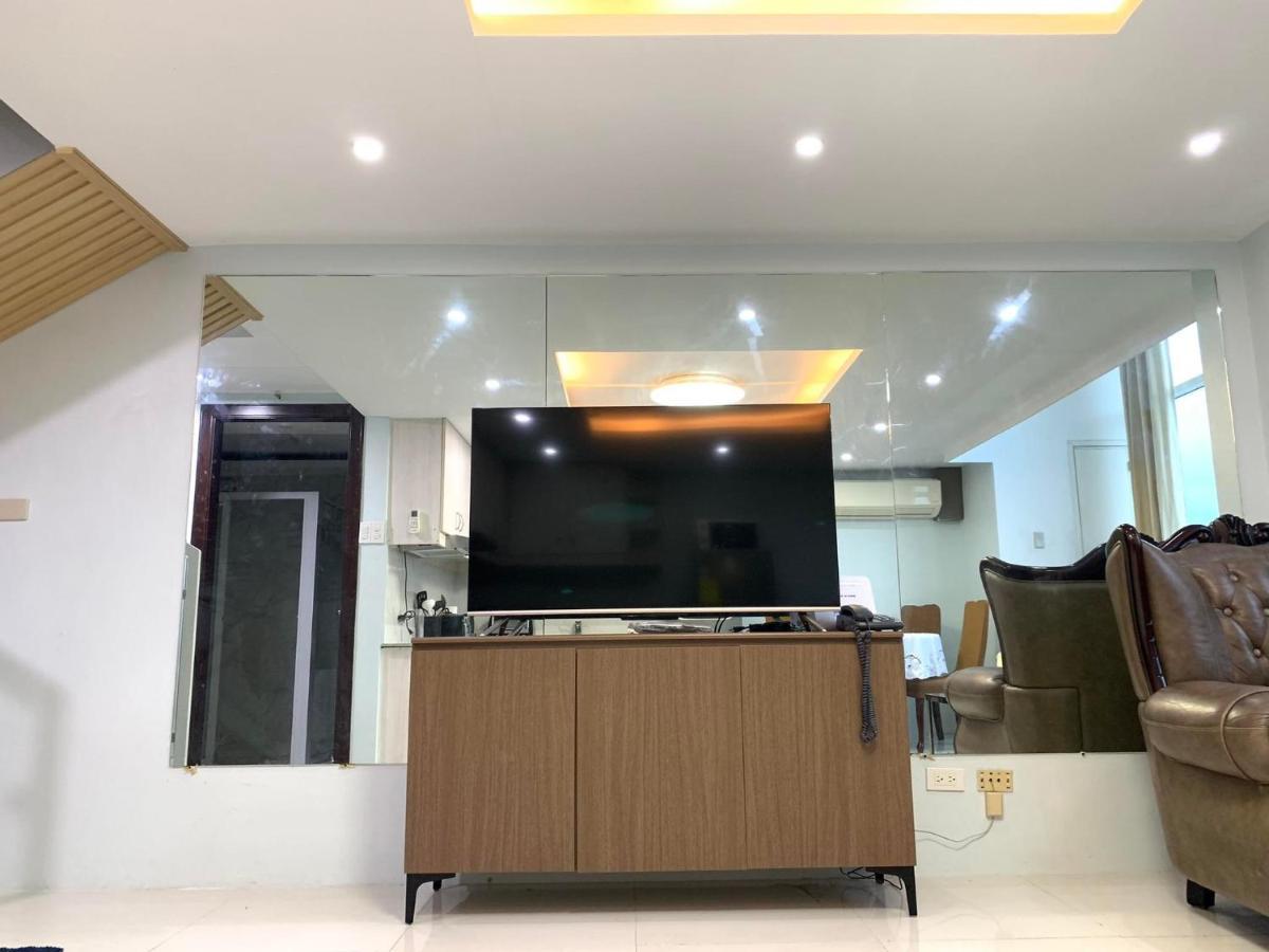 2 Bedroom Condo Unit With City And Mountain View Cebu Buitenkant foto