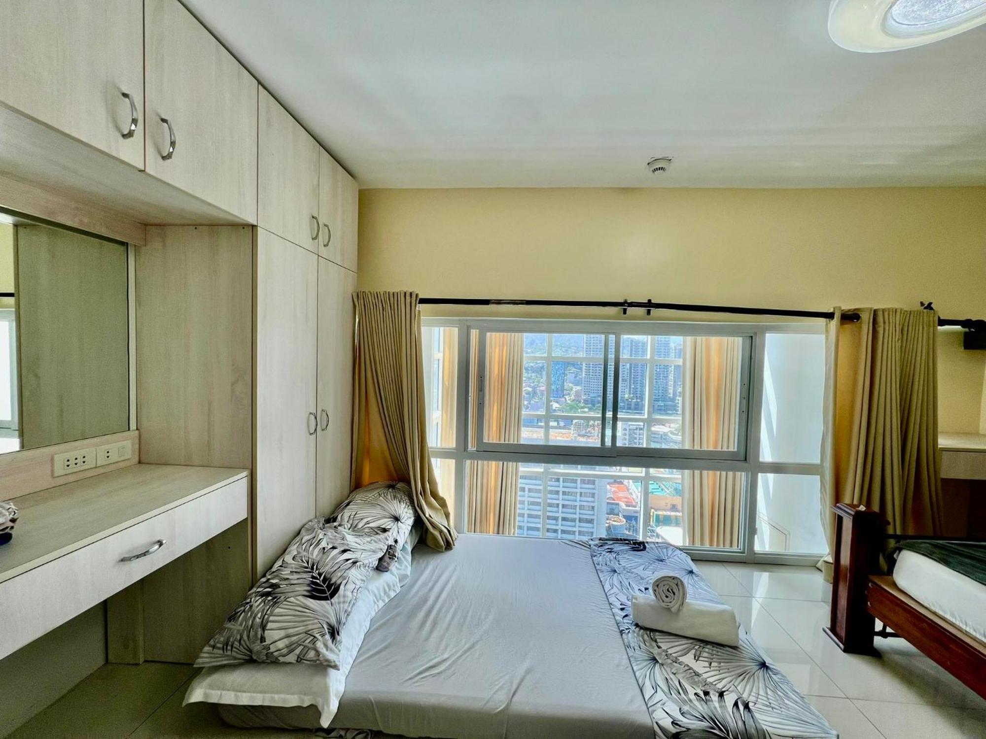 2 Bedroom Condo Unit With City And Mountain View Cebu Buitenkant foto