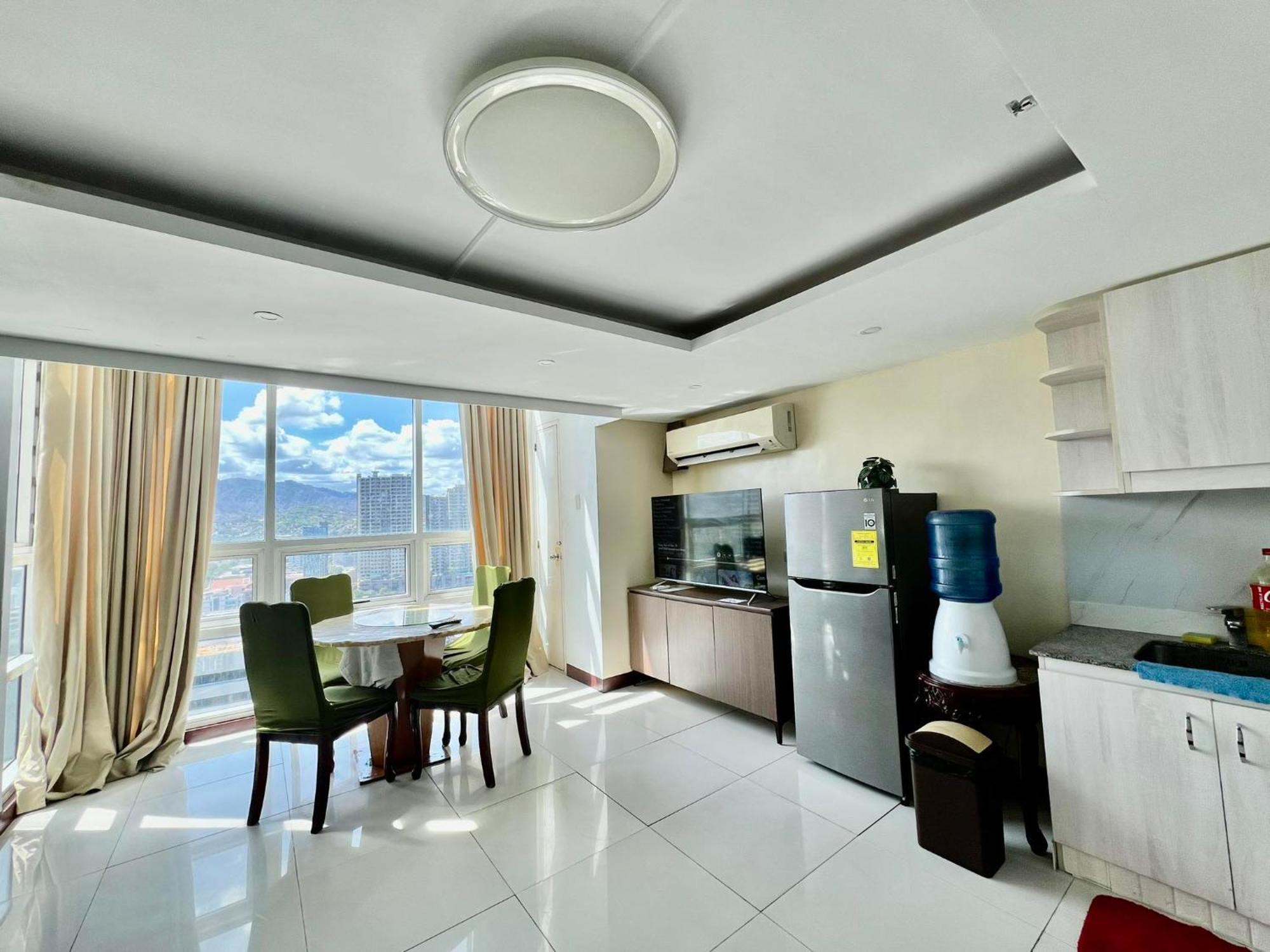 2 Bedroom Condo Unit With City And Mountain View Cebu Buitenkant foto