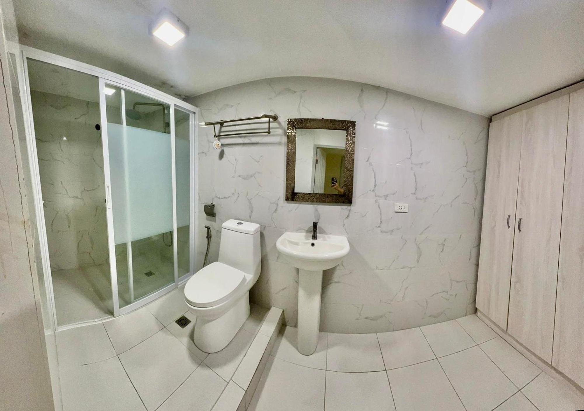 2 Bedroom Condo Unit With City And Mountain View Cebu Buitenkant foto